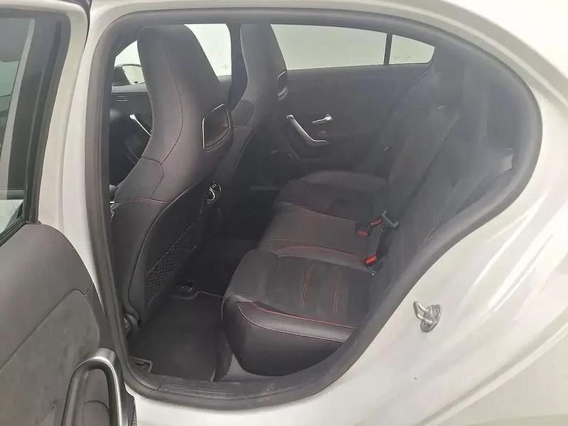 Usado Mercedes A180 AMG line 116 HP (85 kW) 2019 Branco Citadino