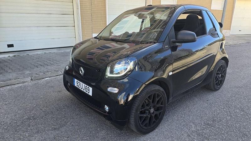 Preto Usado 2016 Smart ForTwo Cabrio Passion Cabrios | € 11.850 - Imagem 1/4
