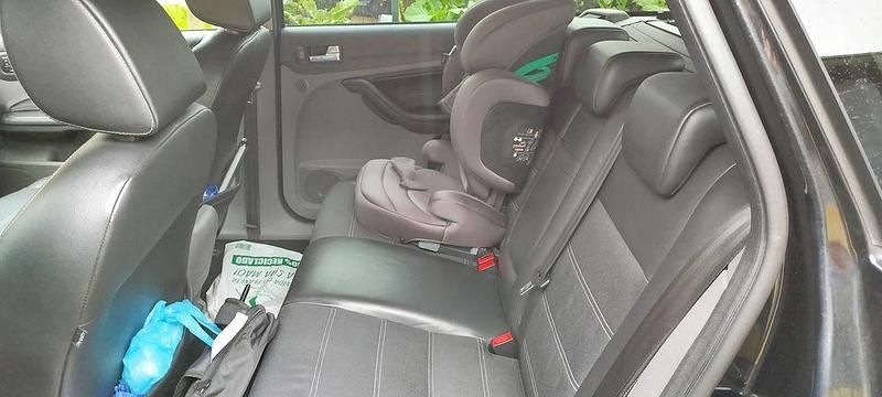 Usado Ford Focus 90 HP (66 kW) 2010 Sedan