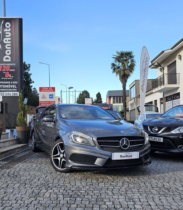 Cinza Usado 2014 Mercedes A200 AMG line | € 18.495 - Imagem 1/4
