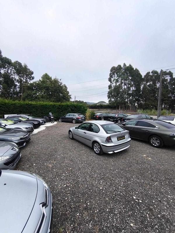 Cinzento Usado 2002 BMW 320 Citadino | € 5.150 - Imagem 1/4
