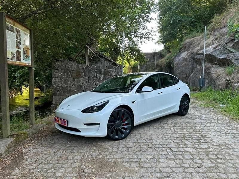 Branco Usado 2021 Tesla Model 3 Performance Sedan | € 30.990 (Preço justo) - Imagem 1/4