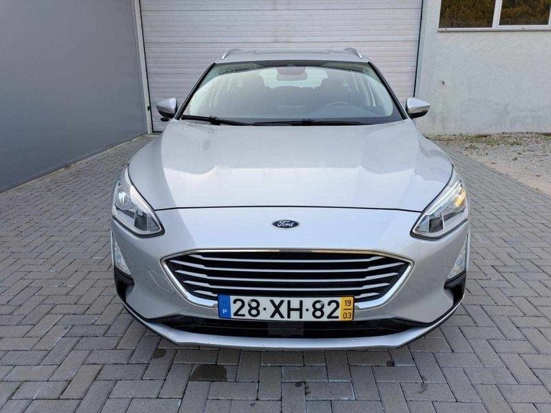 Usado Ford Focus 120 HP (88 kW) 2019 Cinzento Carrinha