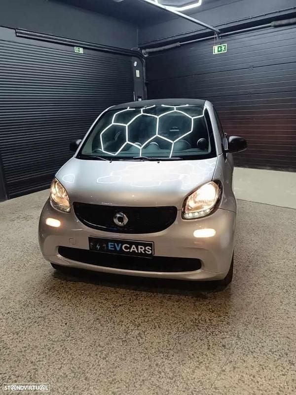 Cinzento Usado 2018 Smart ForTwo Electric Drive Coupé | € 9.850 (Preço justo) - Imagem 1/4