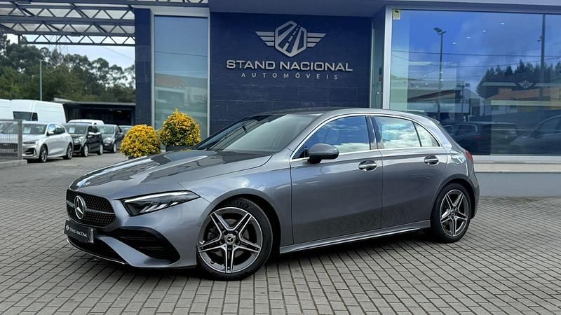 Cinza Usado 2023 Mercedes A200 AMG line Sedan | € 35.500 (Preço justo) - Imagem 1/4