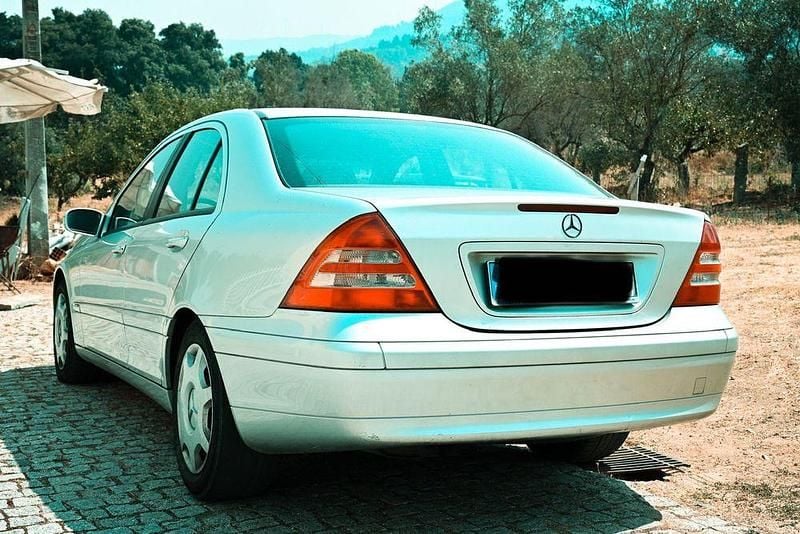 Usado 2002 Mercedes C220 Sedan | € 2.500 - Imagem 1/4