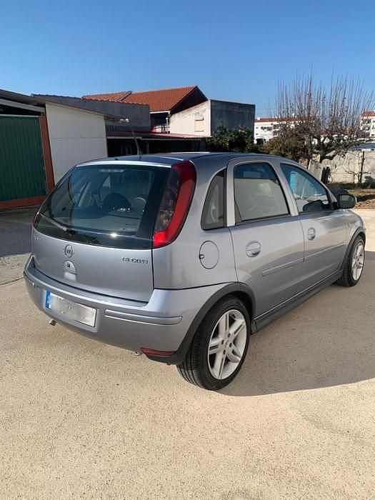 Usado Opel Corsa 75 HP (55 kW) 2006 Sedan