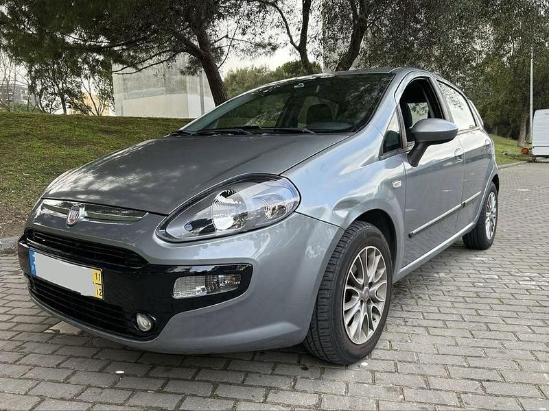 Usado Fiat Punto 77 HP (56 kW) 2011 Sedan