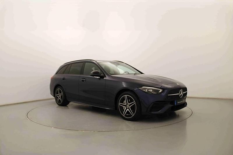 Usado Mercedes C300 Avantgarde 313 HP (230 kW) 2024 Azul Carrinha