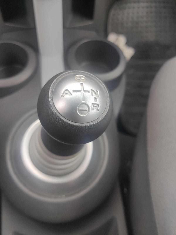 Usado Mitsubishi Colt 95 HP (69 kW) 2005 Azul Sedan