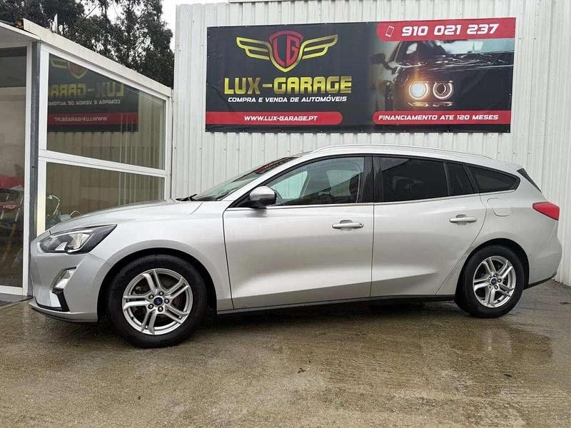 Usado Ford Focus 120 HP (88 kW) 2020 Cinzento Carrinha