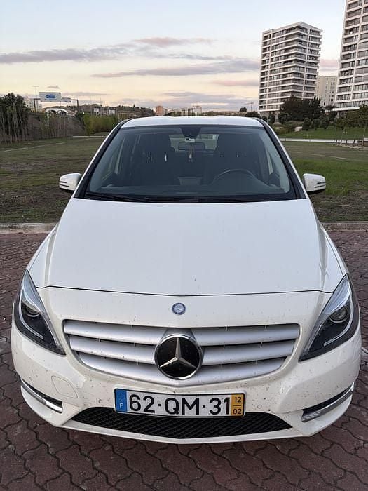 Usado 2012 Mercedes B180 Monovolume | € 8.250 (Bom preço) - Imagem 1/4