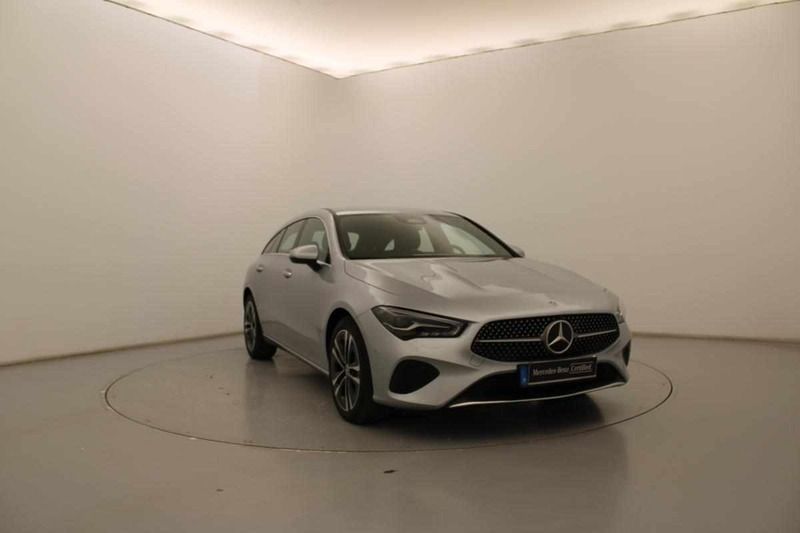 Cinzento Usado 2025 Mercedes CLA200 | € 49.990 (Caro) - Imagem 1/4