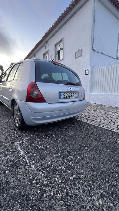 Usado 2001 Renault Clio II Sedan | € 1.500 - Imagem 1/4