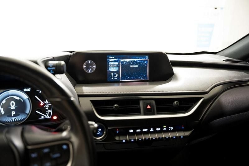 Usado Lexus UX 184 HP (135 kW) 2021 Cinzento SUV