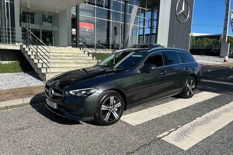 Cinzento Usado 2024 Mercedes C300 Coupé | € 55.900 - Imagem 1/4
