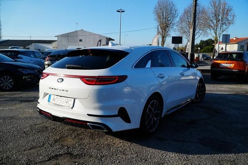 Usado Kia ProCeed 120 HP (88 kW) 2022 Branco Carrinha