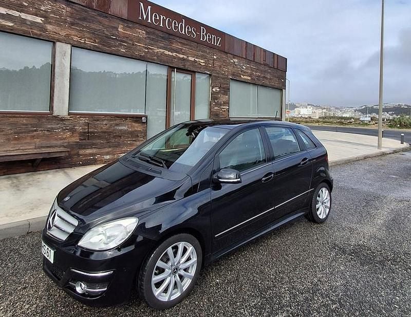 Preto Usado 2009 Mercedes B180 Monovolume | € 6.500 (Bom preço) - Imagem 1/4