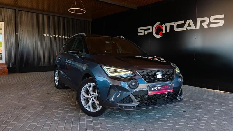 Cinza Usado 2023 Seat Arona FR SUV | € 18.350 (Preço justo) - Imagem 1/4