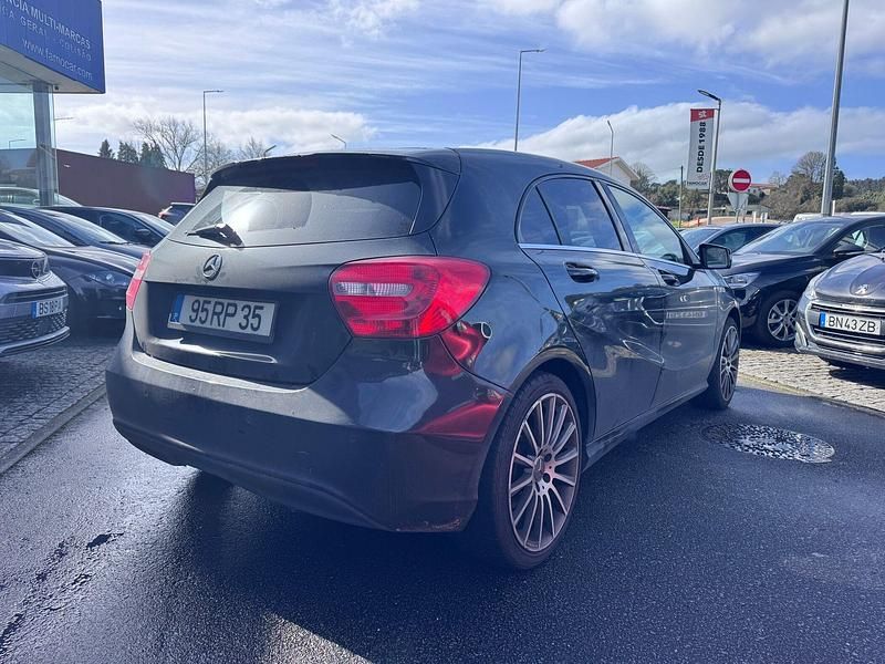 Usado Mercedes A180 Urban 109 HP (80 kW) 2015 Preto