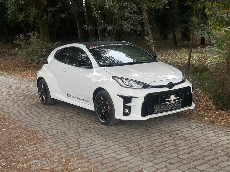 Branco Usado 2022 Toyota Yaris Sedan | € 55.000 - Imagem 1/4