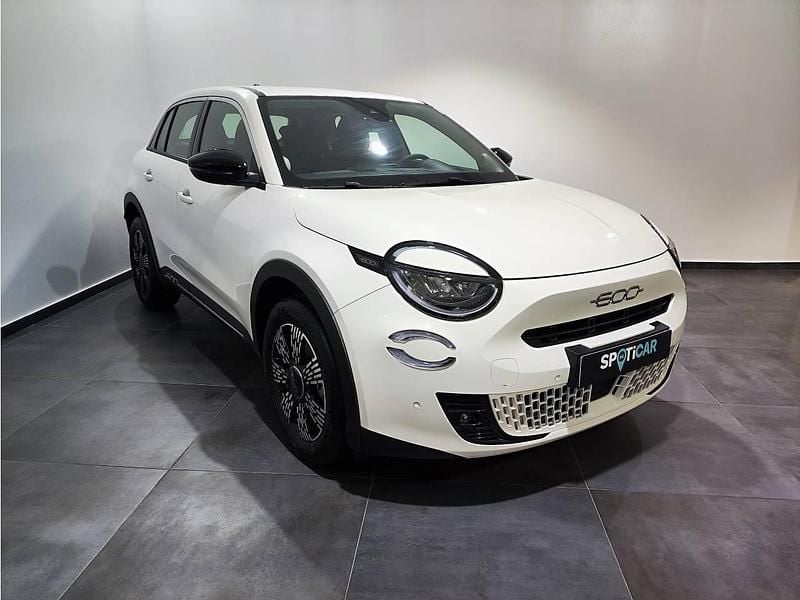 Novo Fiat 600 Icon 145 HP (106 kW) 2025 Branco SUV