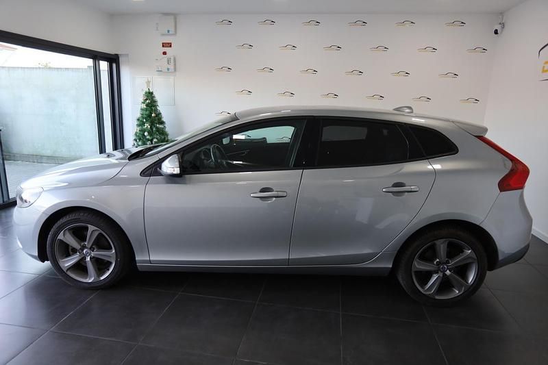 Usado Volvo V40 Kinetic 120 HP (88 kW) 2015 Cinza