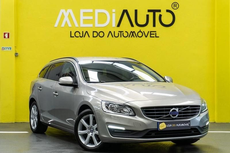 Outra Usado 2015 Volvo V60 Momentum Carrinha | € 14.990 (Caro) - Imagem 1/4