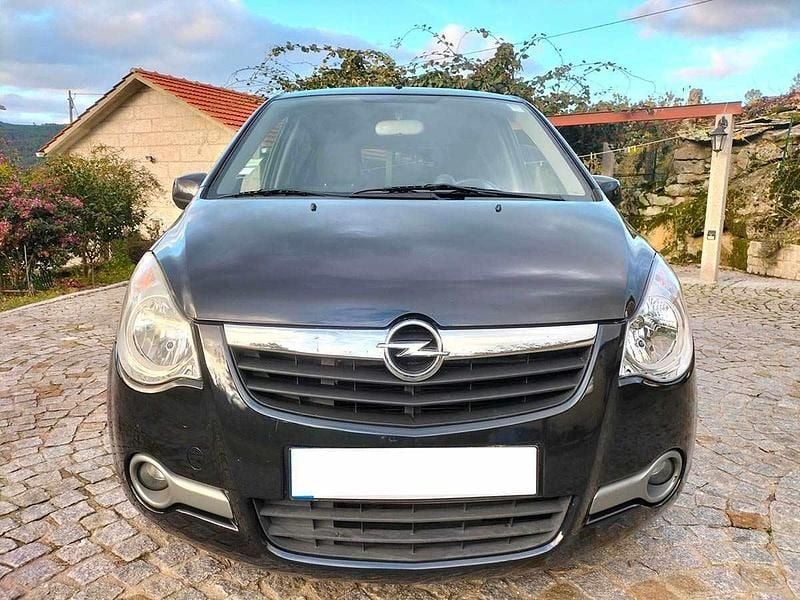 Usado Opel Agila 70 HP (51 kW) 2011 Preto Citadino