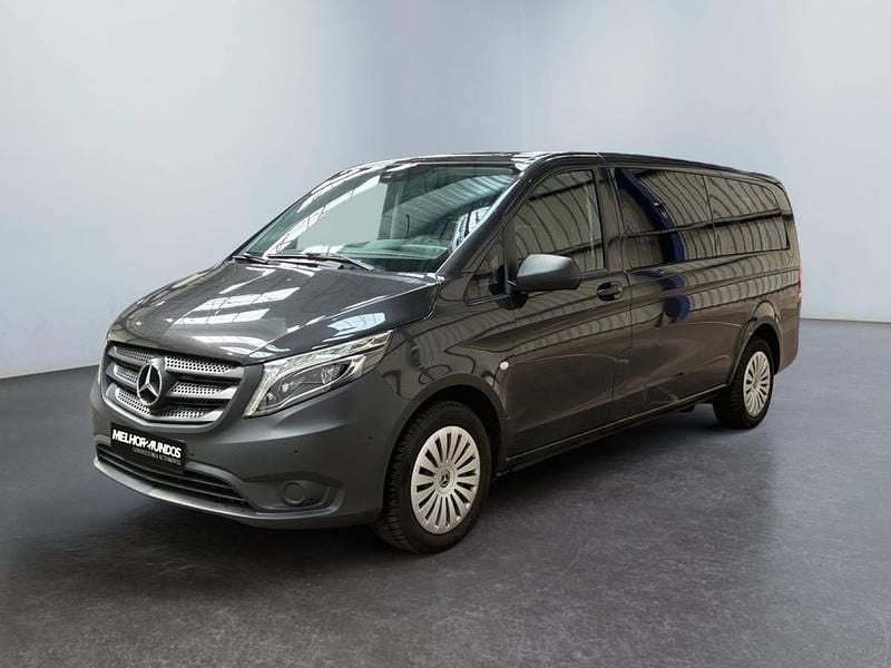 Cinza Usado 2022 Mercedes Vito Monovolume | € 41.990 (Preço elevado) - Imagem 1/4