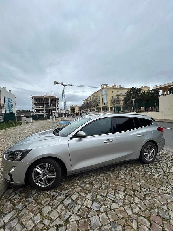 Usado Ford Focus 109 HP (80 kW) 2019 Cinzento Carrinha