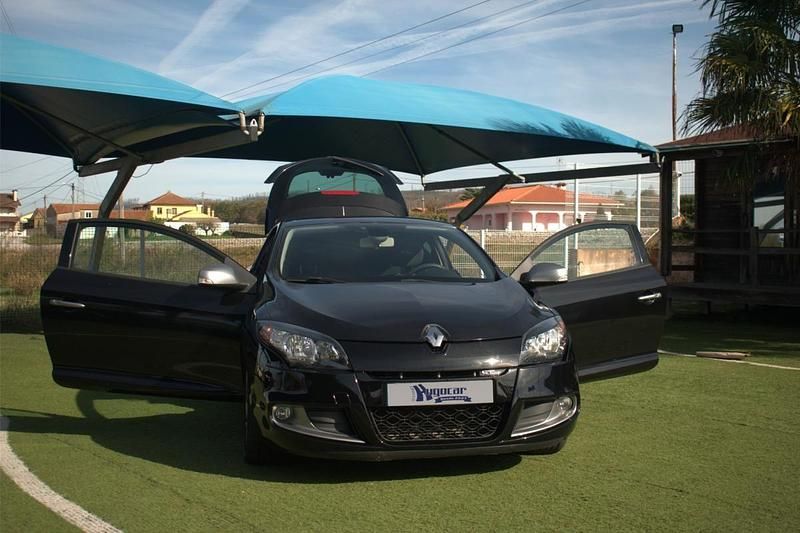 Usado Renault Mégane III 110 HP (80 kW) 2012 Preto Coupé
