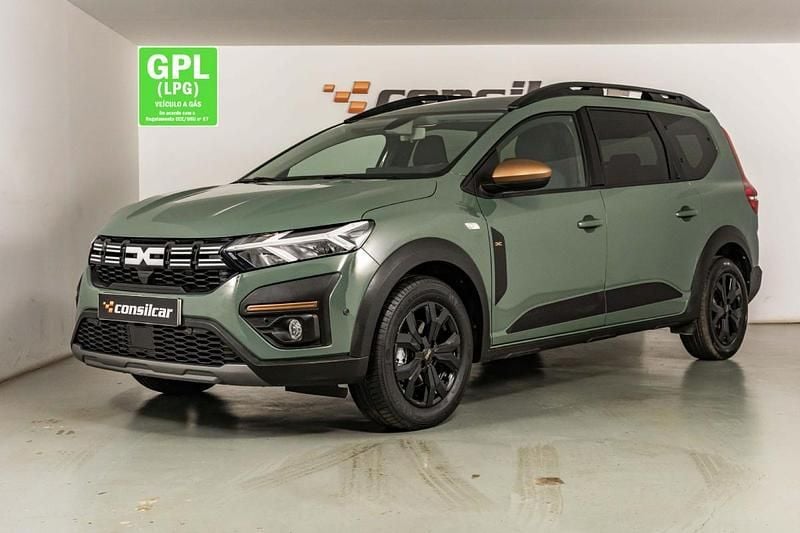 Verde escuro Usado 2024 Dacia Jogger Extreme Monovolume | € 17.890 (Bom preço) - Imagem 1/4