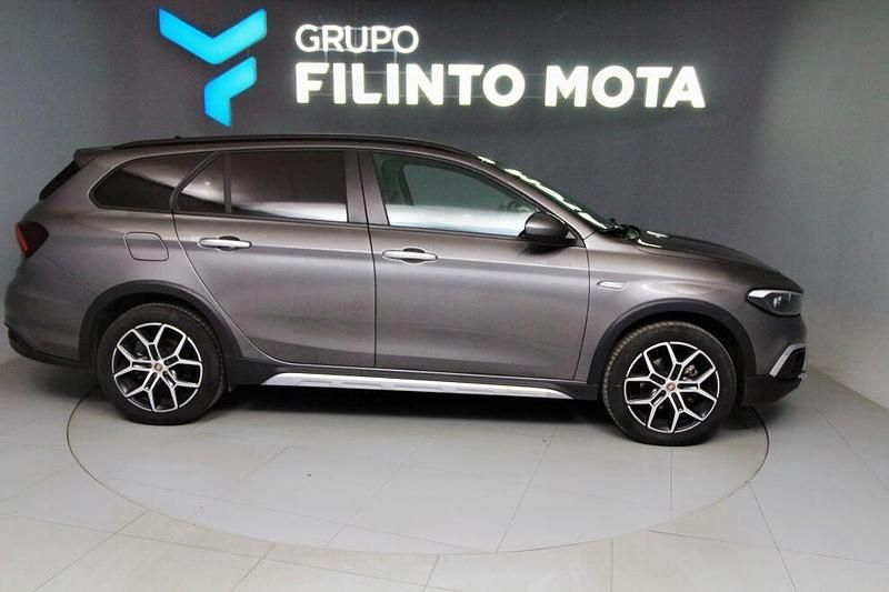 Cinza Usado 2023 Fiat Tipo Cross | € 17.380 (Preço justo) - Imagem 1/4
