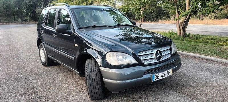 Usado 2002 Mercedes ML270 SUV | € 8.900 - Imagem 1/4