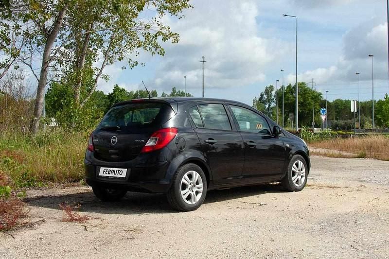 Usado Opel Corsa 95 HP (69 kW) 2014 Preto Citadino