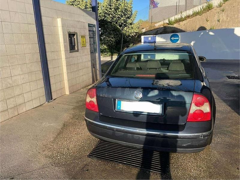 Usado 2004 VW Passat Sedan | € 3.100 (Bom preço) - Imagem 1/4