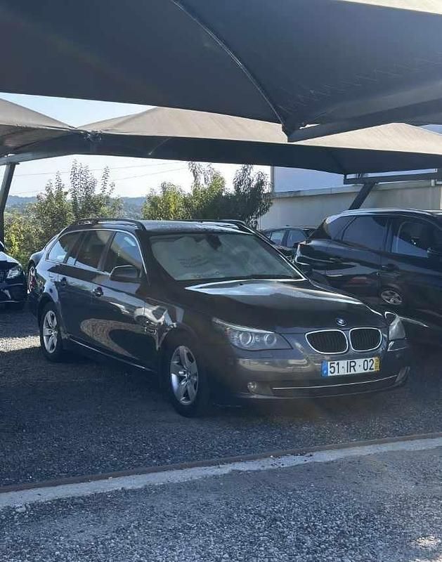 Cinzento Usado 2010 BMW 520 Carrinha | € 8.900 (Preço justo) - Imagem 1/4