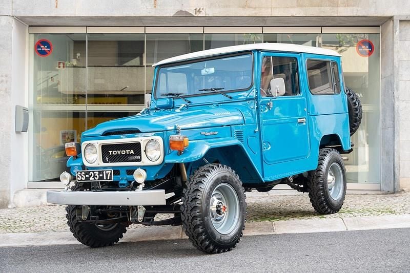 Usado Toyota Land Cruiser 76 HP (55 kW) 1980 Azul SUV