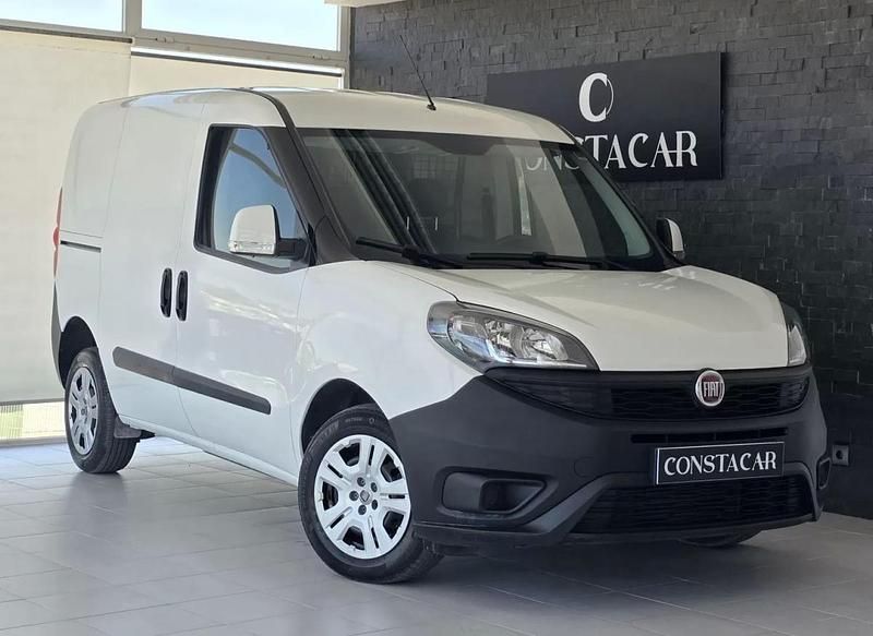 Branco Usado 2020 Fiat Doblò Monovolume | € 14.500 (Preço elevado) - Imagem 1/4