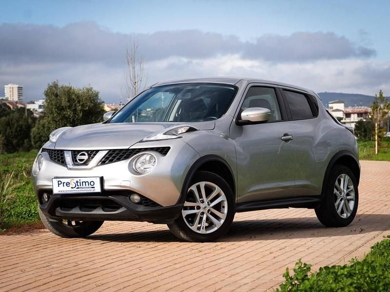 Usado Nissan Juke N-Connecta 110 HP (80 kW) 2018 Cinzento SUV