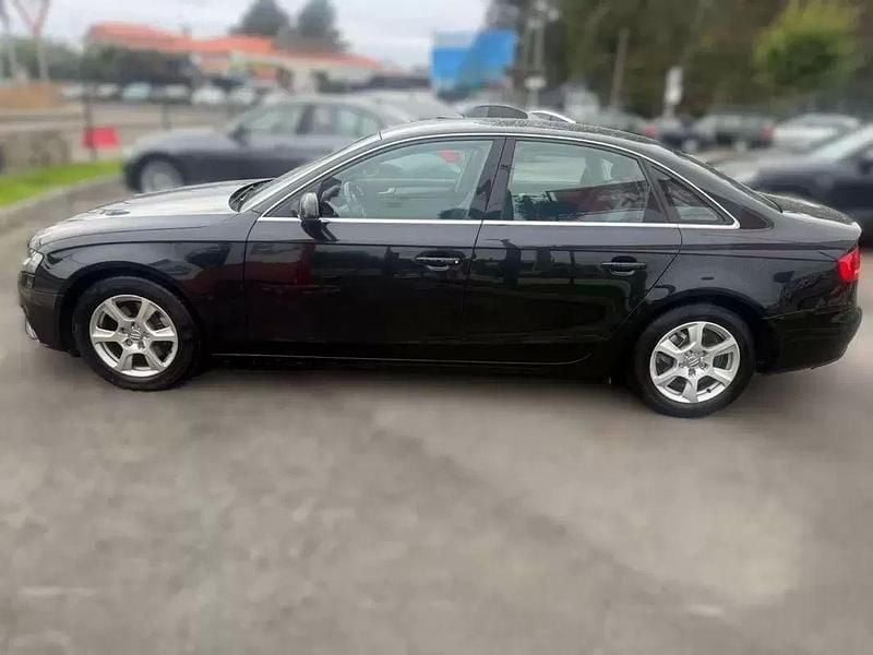 Usado Audi A4 Business 136 HP (100 kW) 2011 Preto Sedan