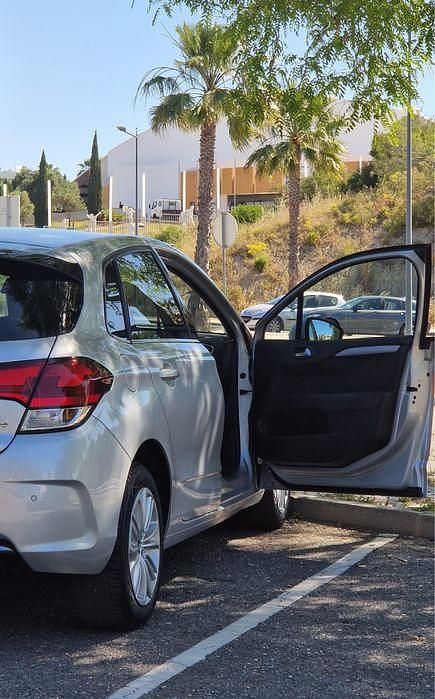 Usado 2015 Citroën C4 PureTech Sedan | € 7.700 (Preço justo) - Imagem 1/4