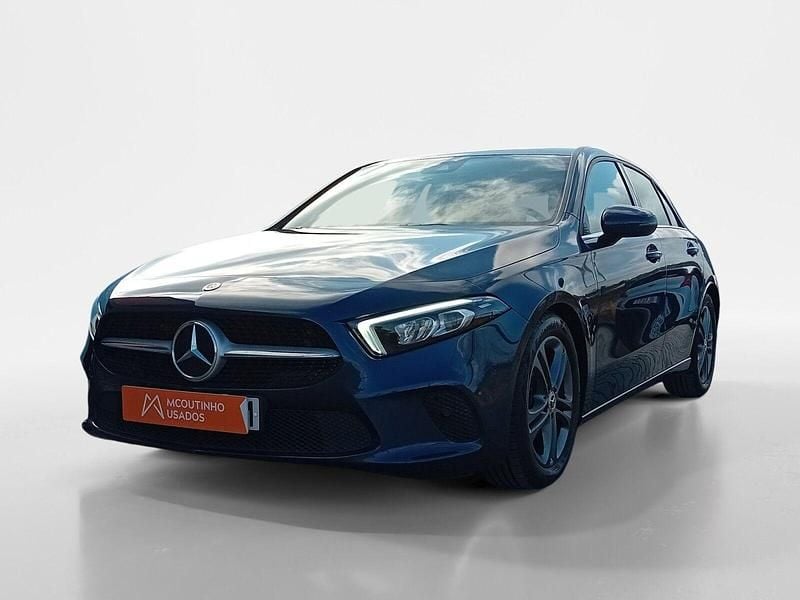 Azul Usado 2020 Mercedes A160 Style Sedan | € 24.151 (Preço justo) - Imagem 1/4