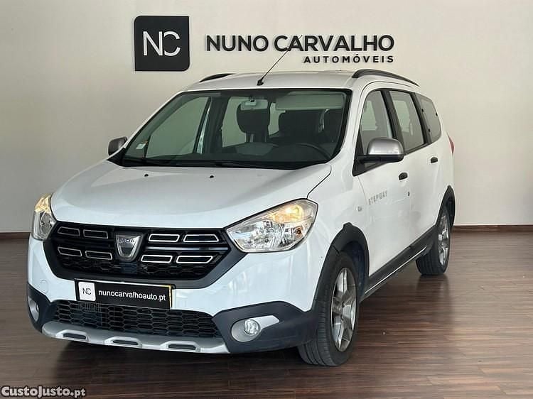 Branco Usado 2018 Dacia Lodgy Stepway Monovolume | € 10.950 (Preço justo) - Imagem 1/1