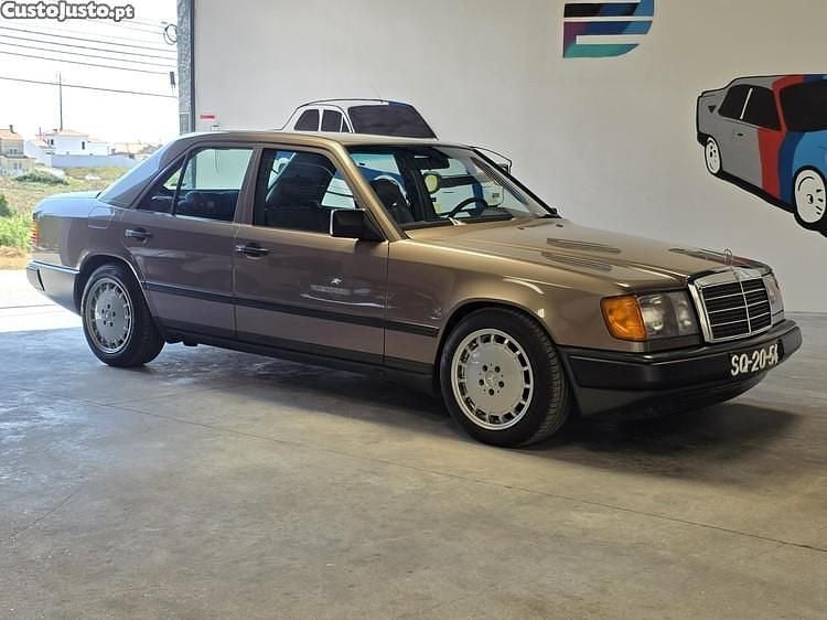 Cinza Usado 1990 Mercedes 300 Sedan | € 14.000 - Imagem 1/1