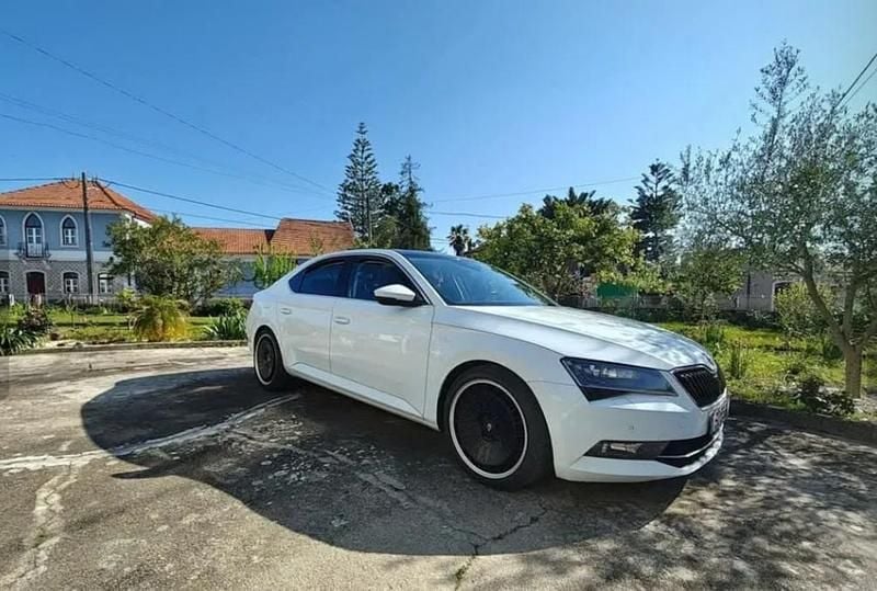 Branco Usado 2016 Skoda Superb Citadino | € 12.900 - Imagem 1/3
