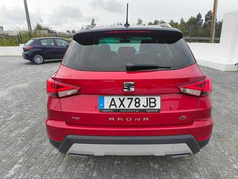 Usado Seat Arona FR 90 HP (66 kW) 2019 Vermelho SUV
