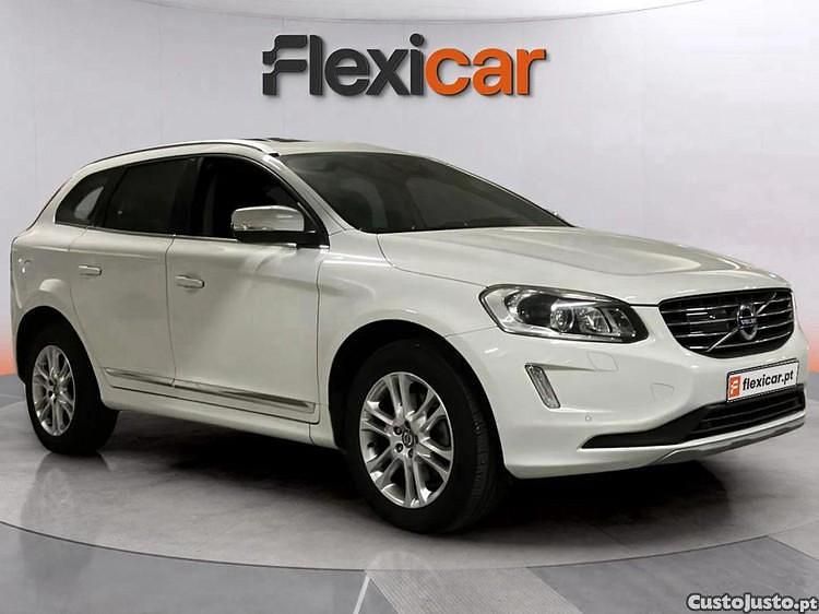 Branco Usado 2016 Volvo XC60 Momentum SUV | € 20.980 (Preço justo) - Imagem 1/1