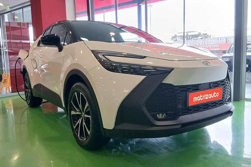 Novo Toyota C-HR 223 HP (164 kW) 2025 SUV